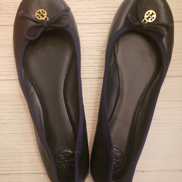 Tory Burch Chelsea Ballet Flats - Picture 3 of 9